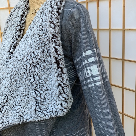 Thread + Supply Sherpa and Plaid Wrap - Picture 2 of 6